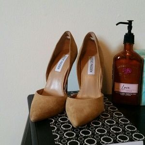 High heels, pumps